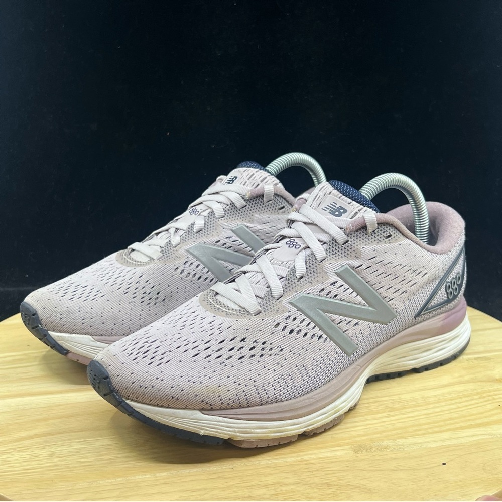 New Balance Women's Fresh Foam 880 V12 Running Shoe,Violet Shadow/Lilac Size 8.5 - Picture 2 of 9